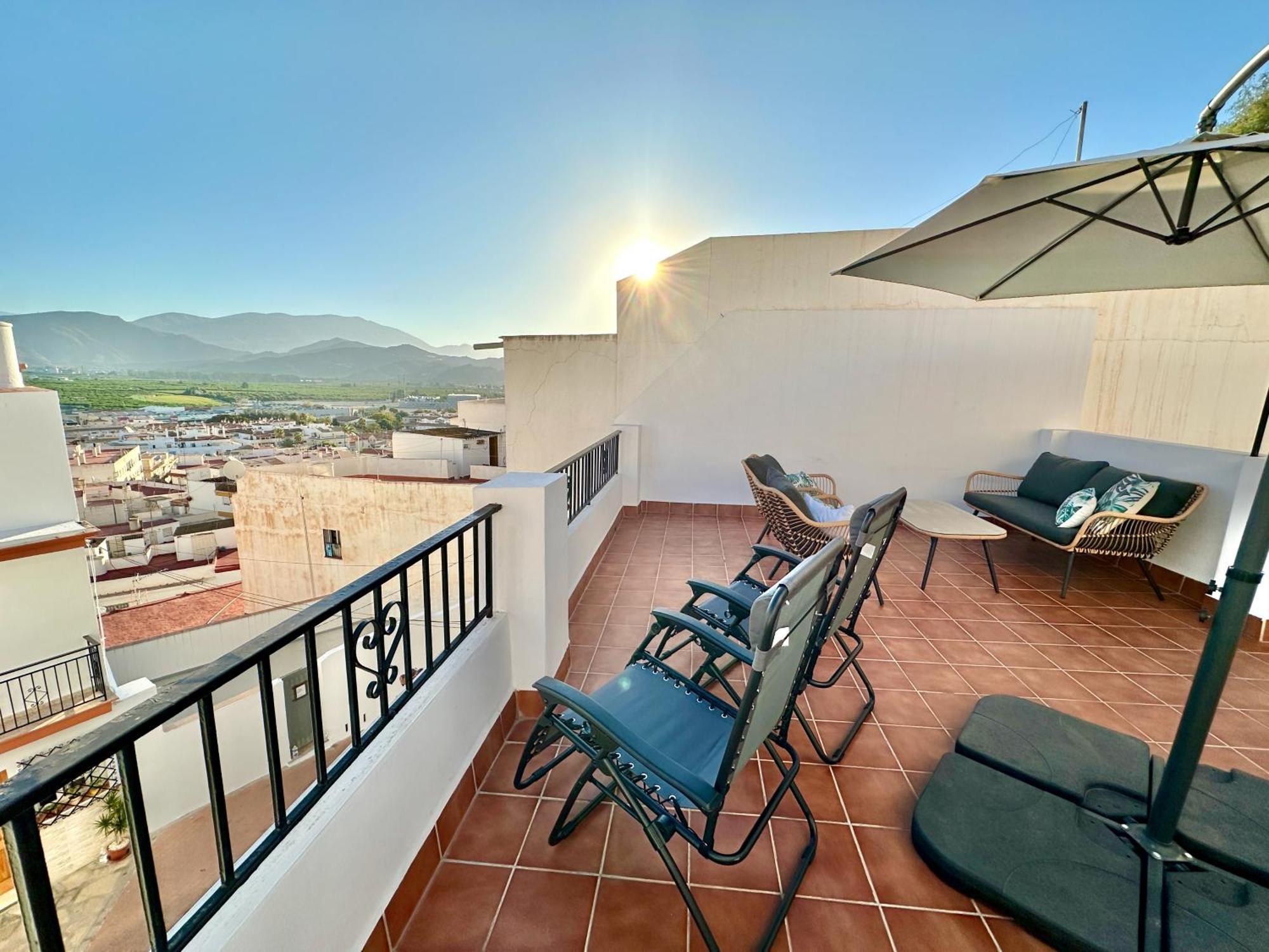 Casa Con Terraza Y Patio Privado En Holiday home Salobrena